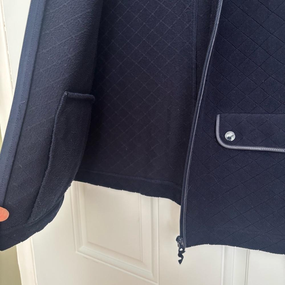 ❤️2/$15 or 3:$21❤️ Talbots Navy Blue Fleece/Quilted Zip-up Jacket, Size M - Picture 9 of 11